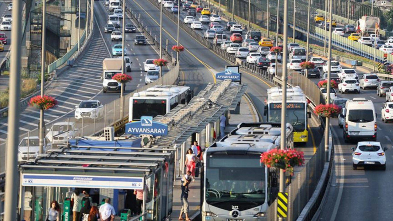 İstanbul'da toplu taşımaya zam! Tam basım 20 TL, öğrenci basım 12 TL'ye yükseldi...