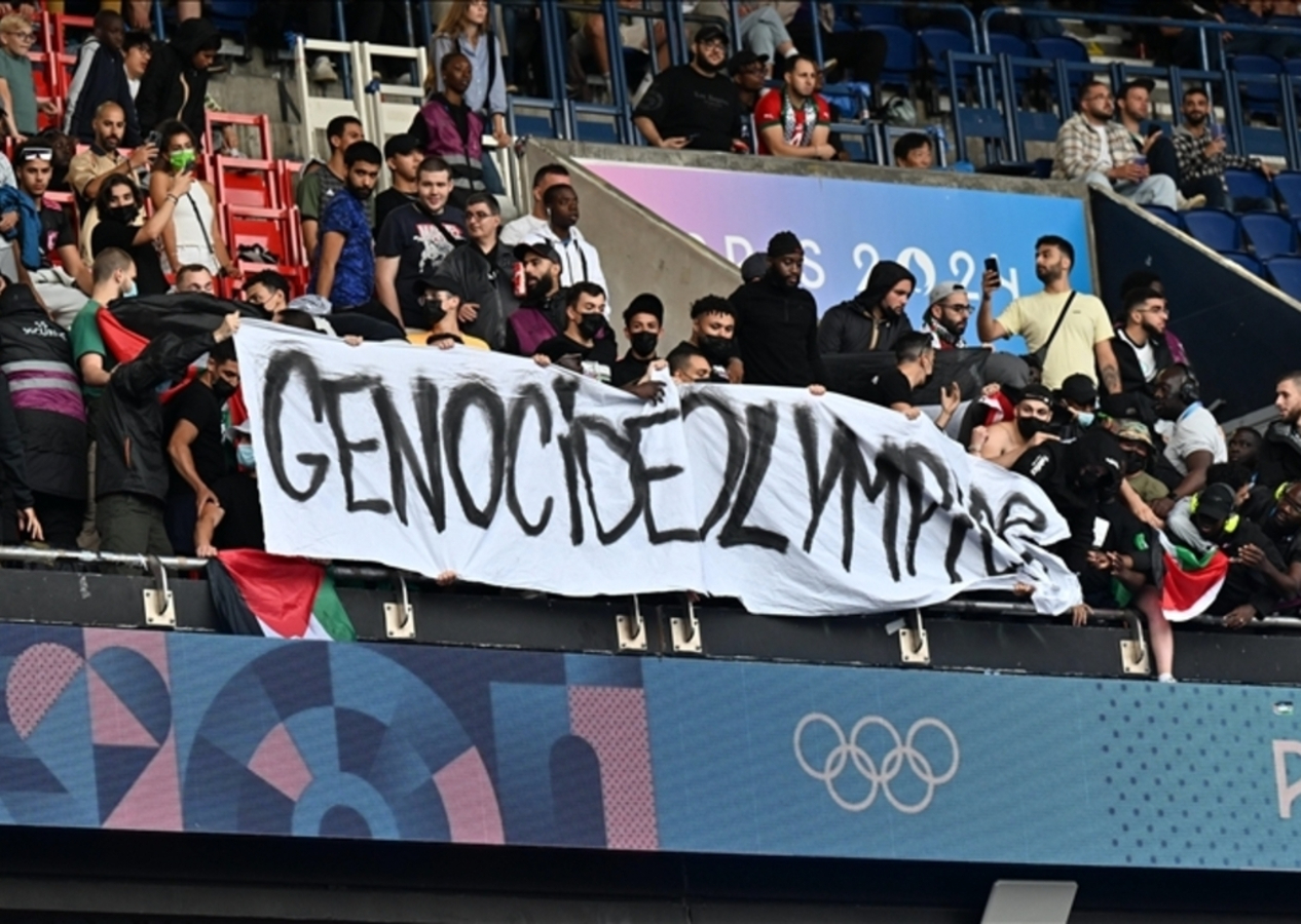 Skandal soruşturma kararı: 'Soykırım Olimpiyatları' yazılı pankart LGBT destekçisi Fransa'ya ağır geldi!