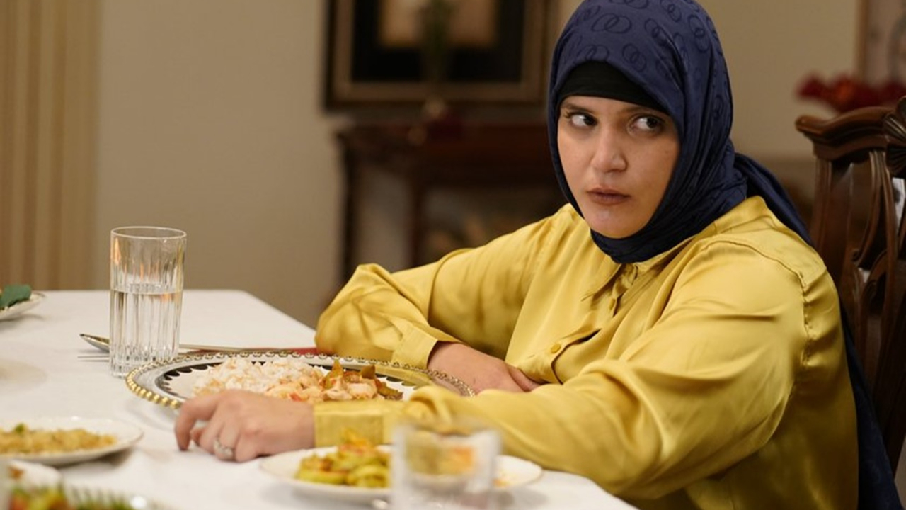 Kızılcık Şerbeti’nin Nilay’ı Feyza Civelek, müstehcen partiler düzenleyen 'Fergio Bey' ile yakalandı!