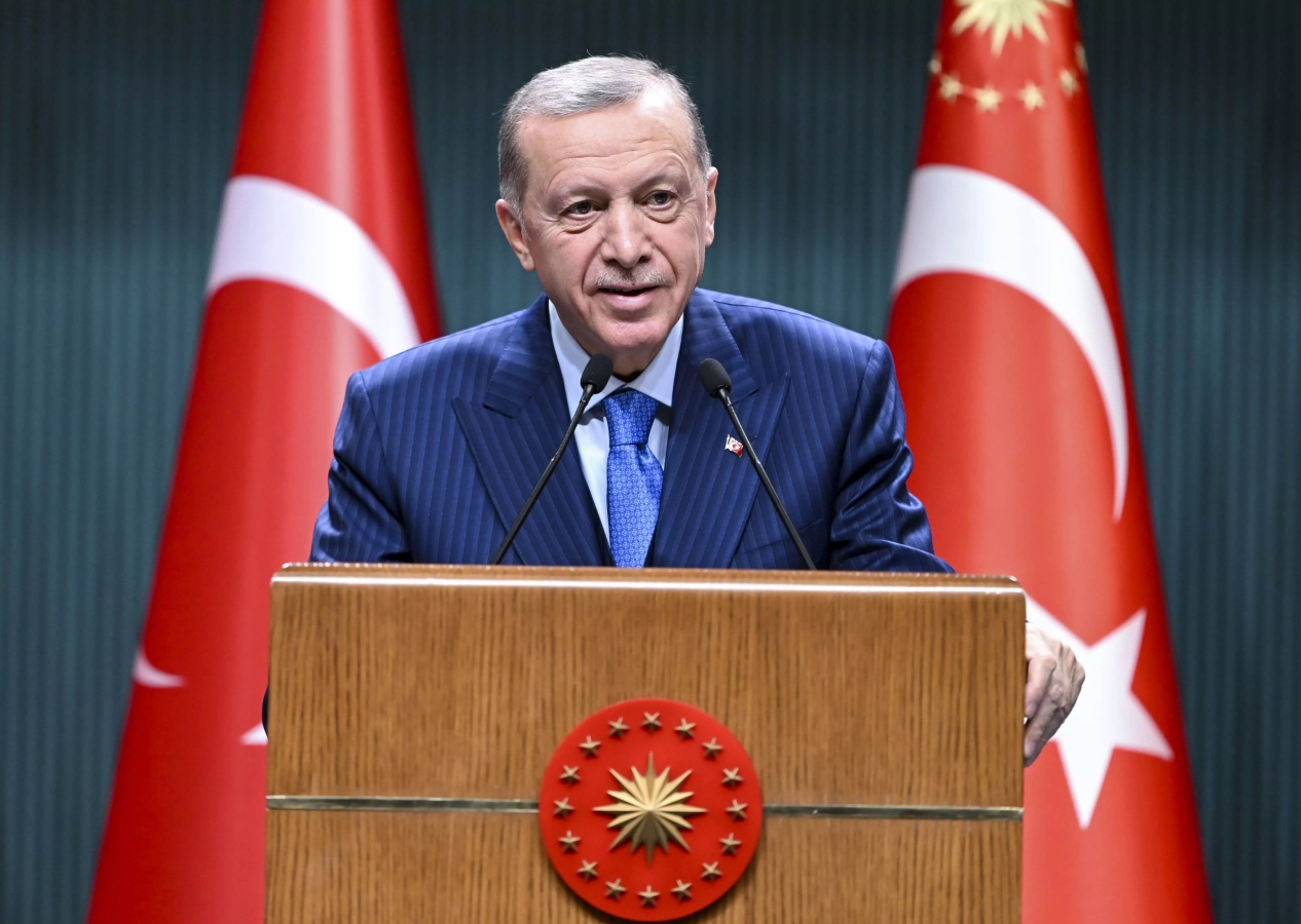 Cumhurbaşkanı Erdoğan'dan ayakta alkışlanan sözler: Biz bu yola kefenimizi giyerek çıktık! Klavye soytarıları bizi sindiremez!