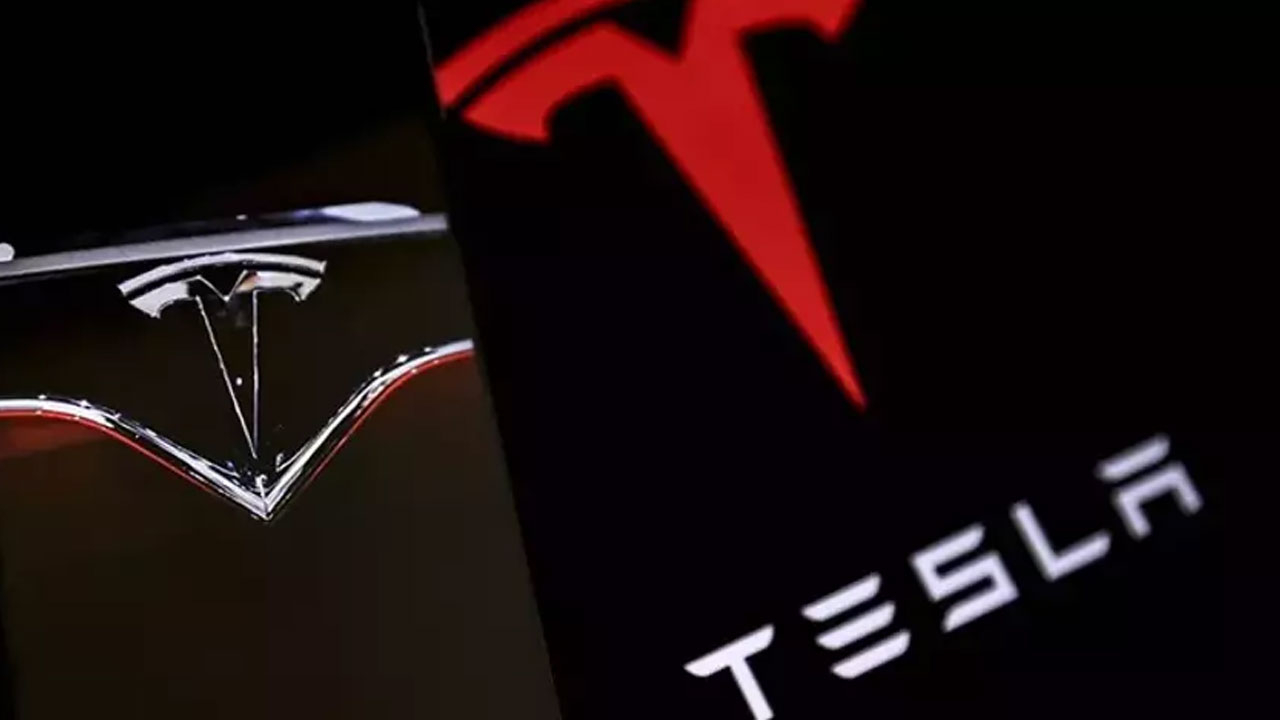 Tesla'da büyük sorun: Kazaya neden olabilir! 1,8 milyon araç geri çağrılacak