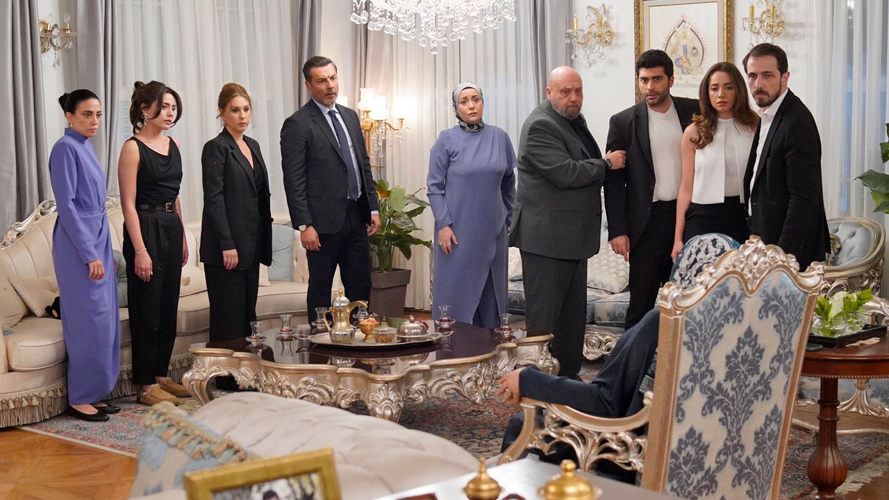 Kızılcık Şerbeti'ne bomba transfer! Şebnem Dönmez ve Servet Pandur, Kızılcık Şerbeti'nin kadrosuna dahil oluyor