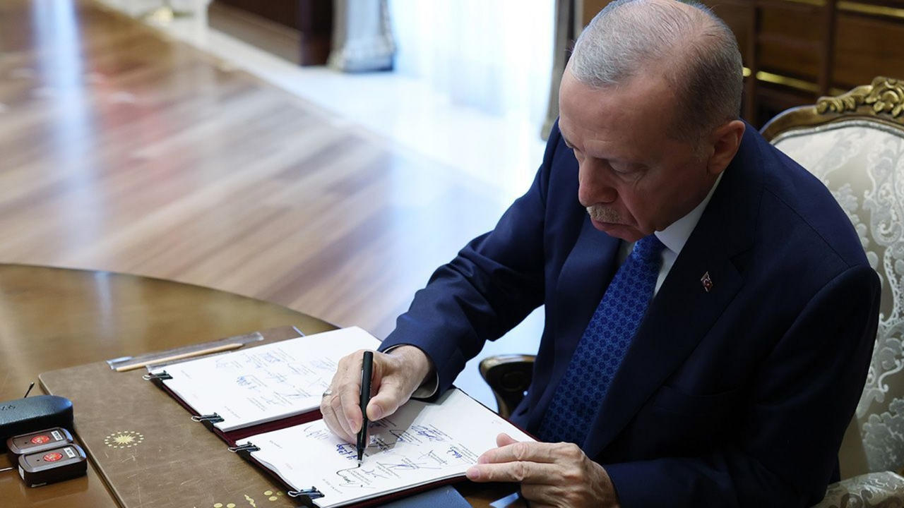 Cumhurbaşkanı Erdoğan YAŞ kararlarını imzaladı! 77 albay, general ve amiralliğe yükseltildi