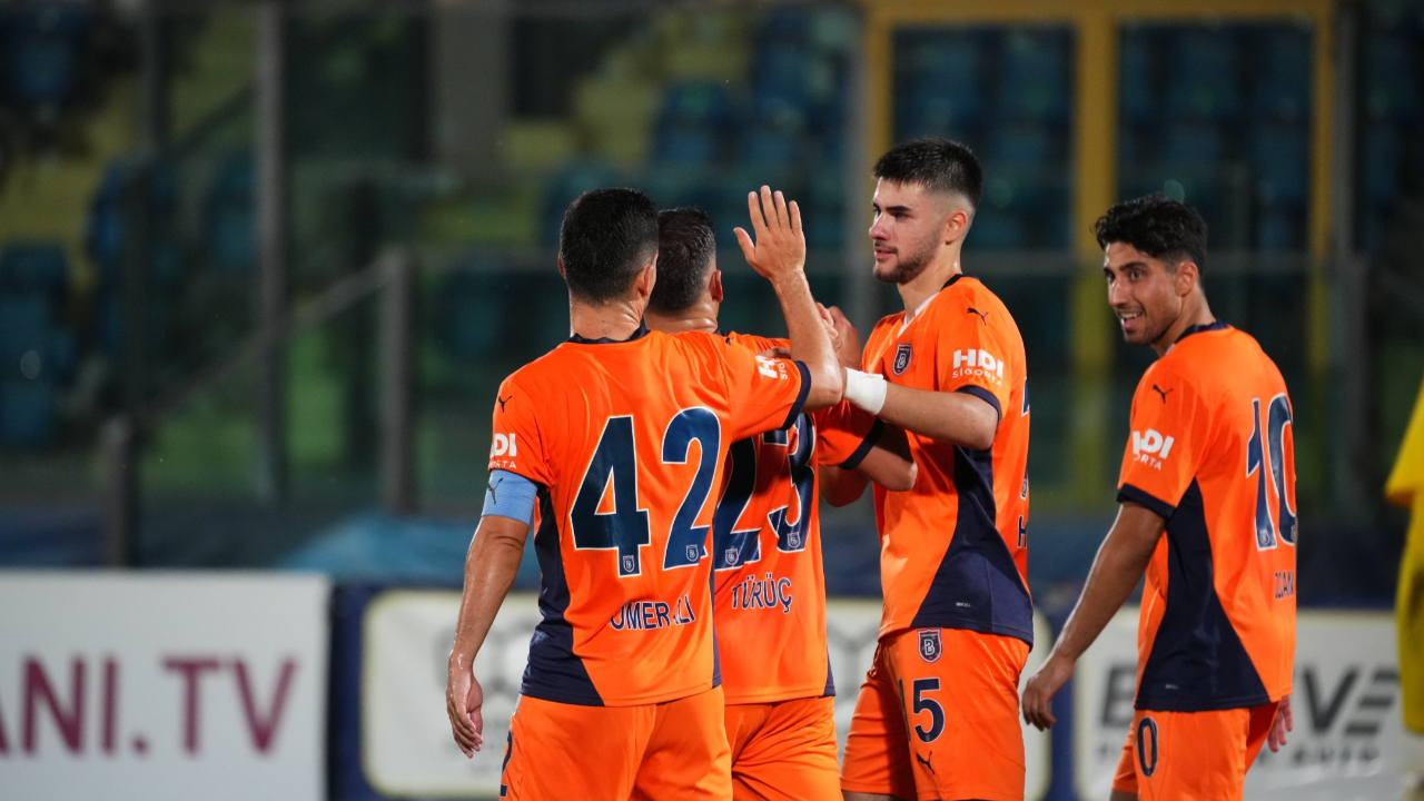 Başakşehir 4 golle devirdi! Başakşehir: 4 - La Fiorita: 0
