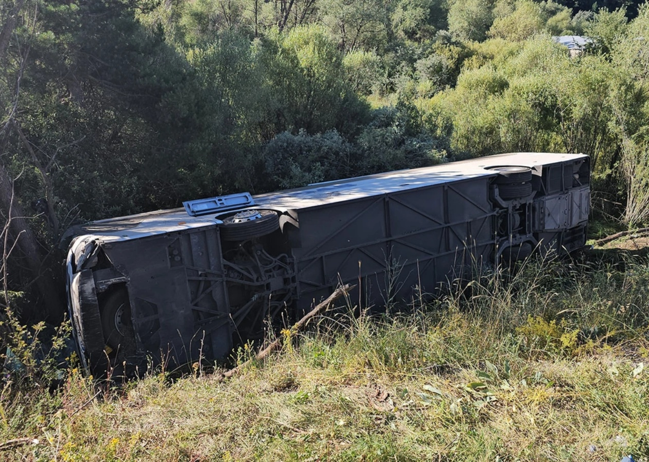 Erzincan'da yolcu otobüsü devrildi! 14 yaralı var...