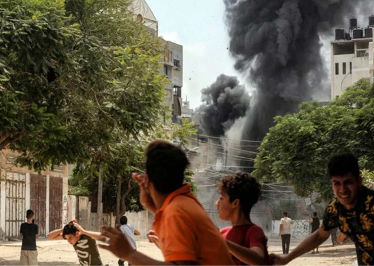 İsrail, Gazze'de iki okulu bombaladı: En az 25 Filistinli hayatını kaybetti...