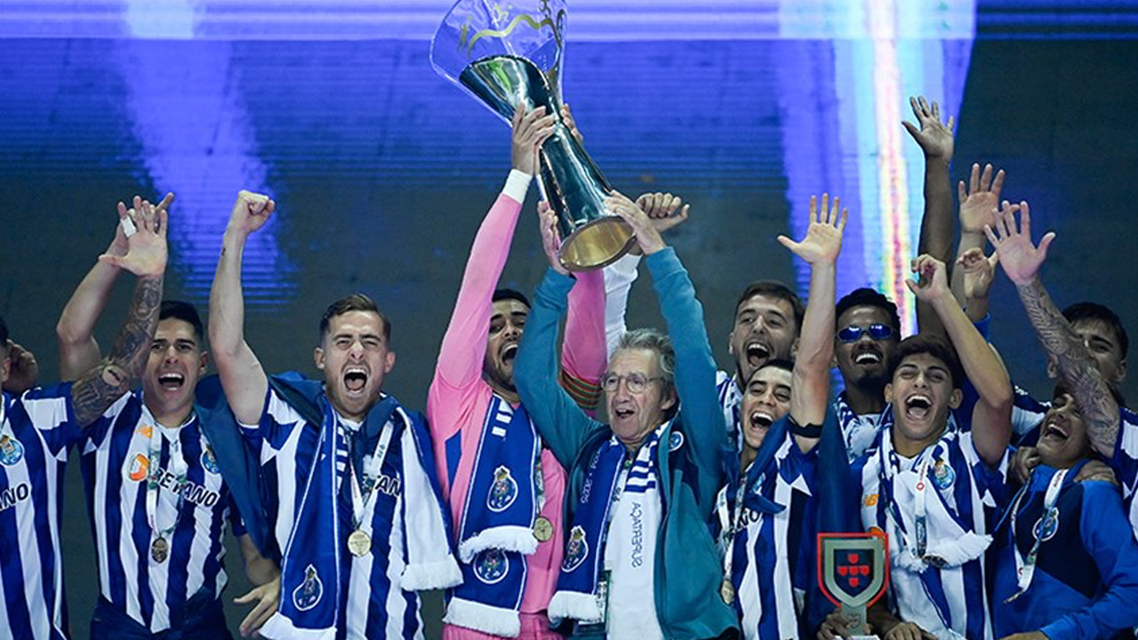 Portekiz Süper Kupası'nda Porto 3-0 geriye düştüğü maçta kupayı kazanmayı başardı