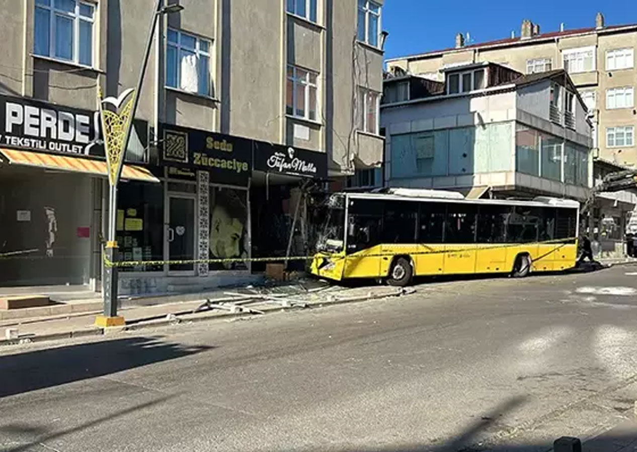 Pendik'te İETT otobüsü dükkana girdi! Yaralılar var