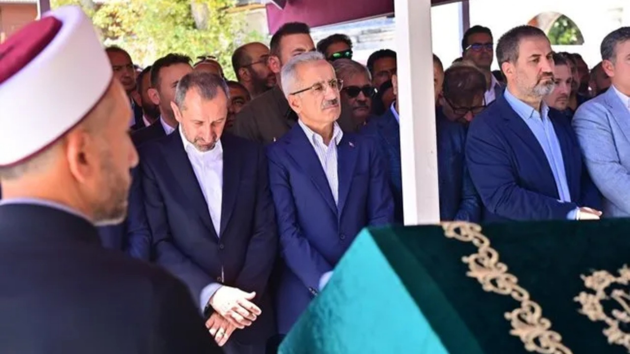 Türk Telekom CEO’su Ümit Önal’ın babası Bekir Önal son yolculuğuna uğurlandı