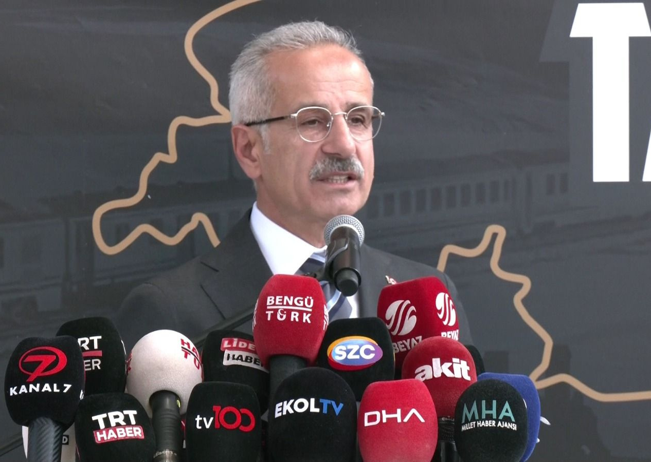 Bakan Uraloğlu'ndan Instagram açıklaması! "Ciddi aşama kaydettik, talepleri karşıladıklarında erişimi sağlayacağız"
