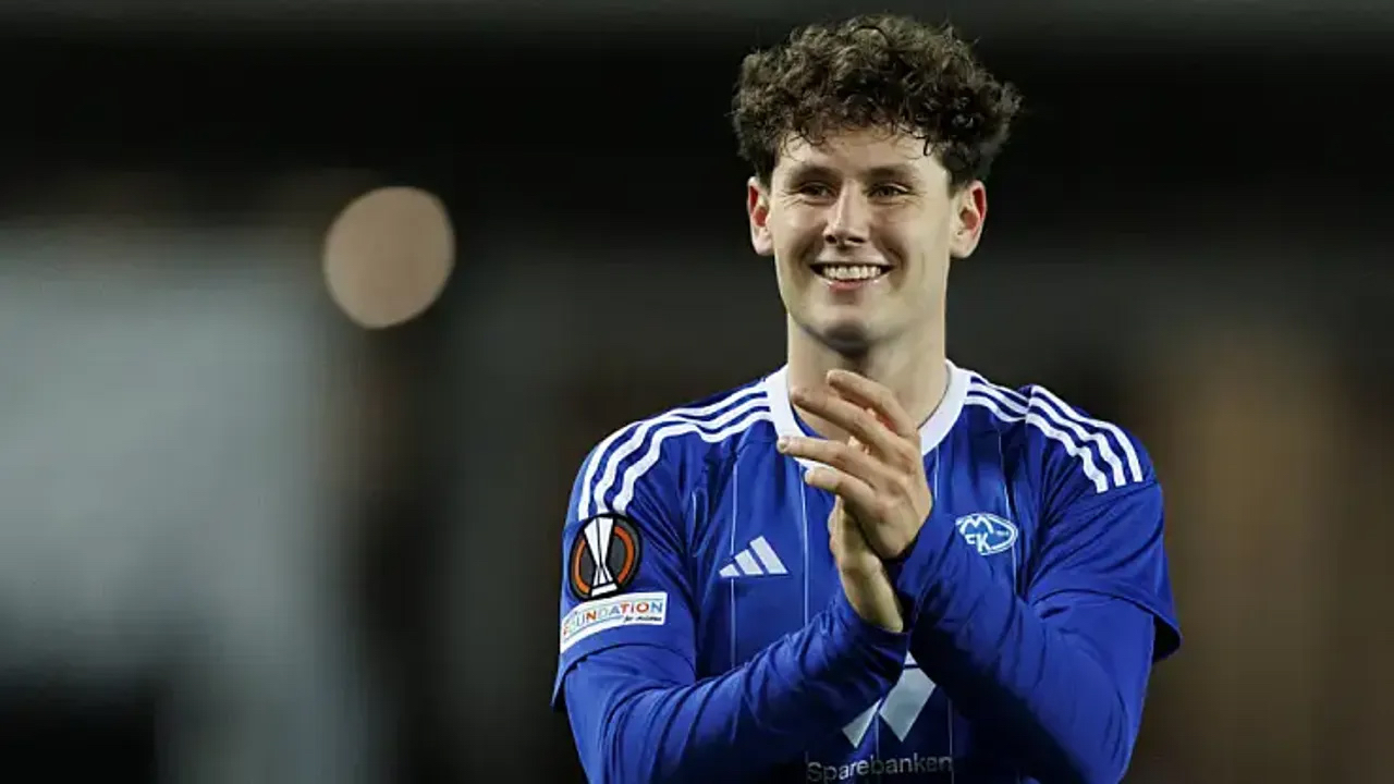Galatasaray'da Derrick Köhn yerine gelecek yeni sol bek belli oldu! Sosyal medyadan ateşi yaktı