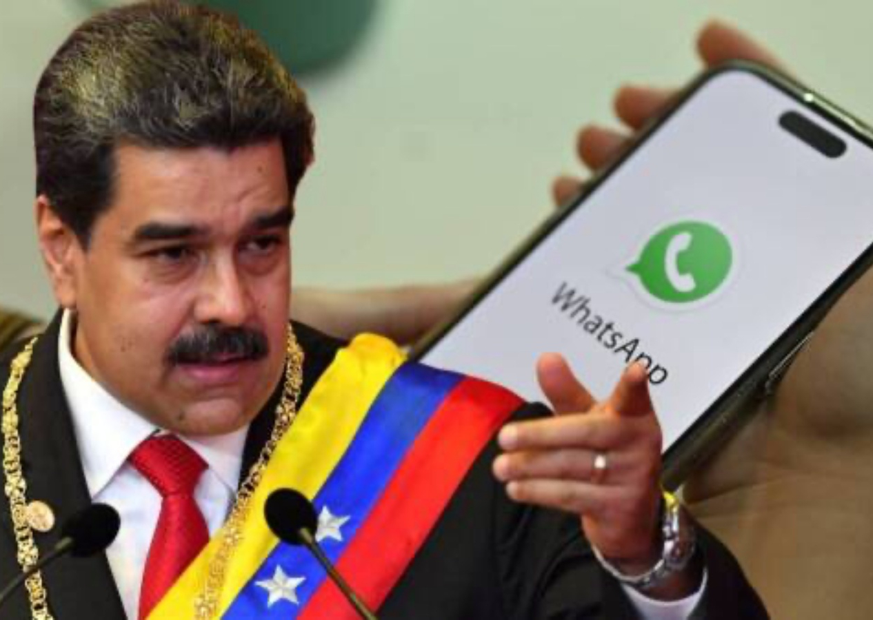 Küresel emperyalizme böyle kafa tuttu! Maduro canlı yayında WhatsApp'ı telefonundan sildi!