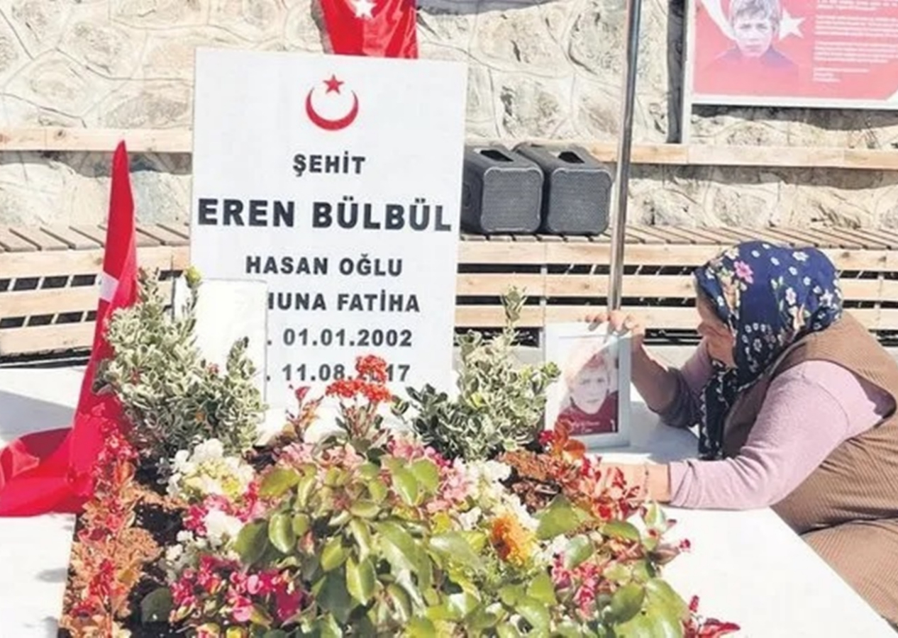 İyi ki varsın Eren... Teröristler tarafından şehit edilen Eren Bülbül ve Başçavuş Ferhat Gedik, şehadetinin 7. yıl dönümünde anılıyor! ''Eren’siz 7 yıl 7 bin yıl gibi geçti''