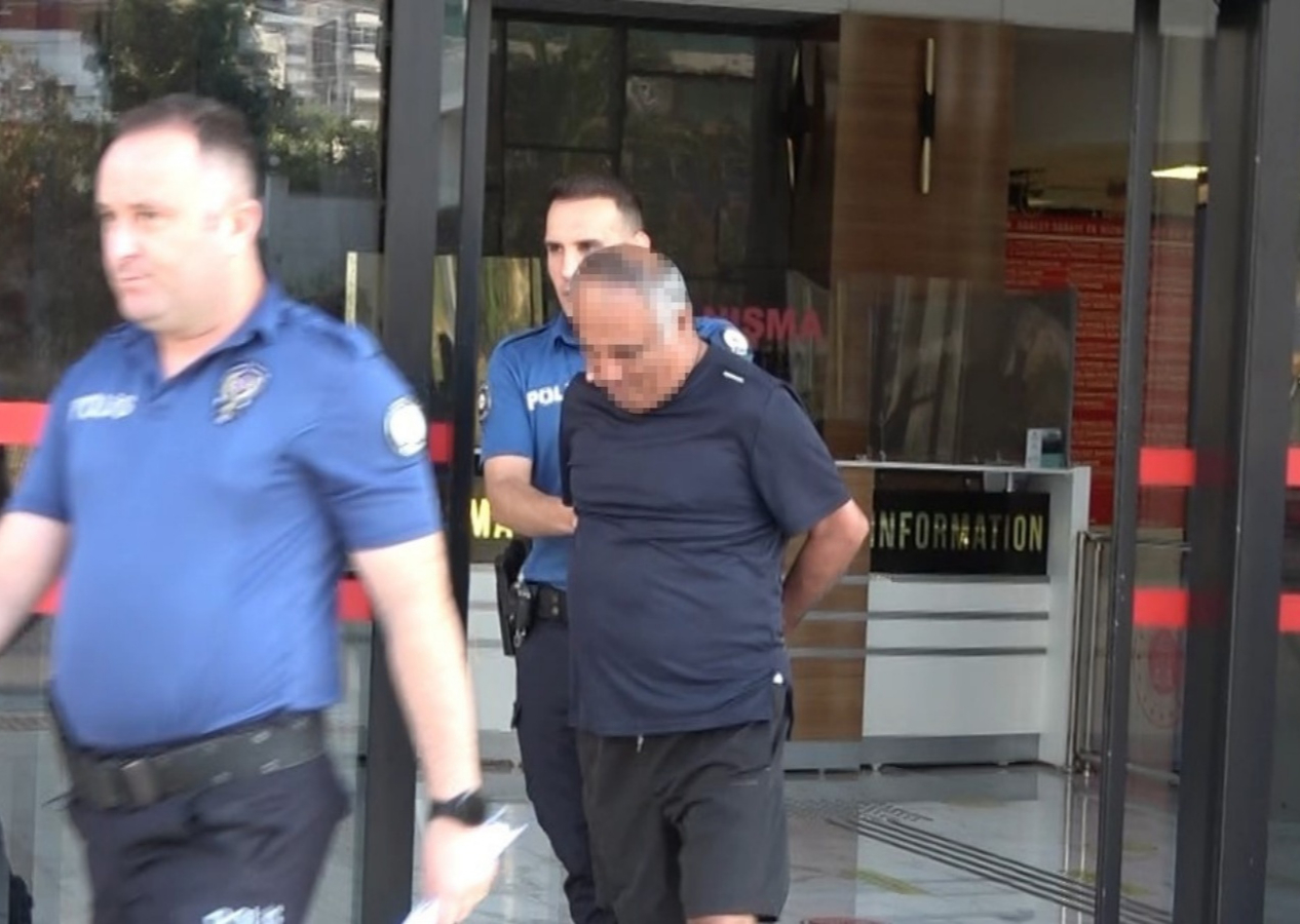 Öğrencilerinin uygunsuz görüntülerini çeken sapık satranç öğretmeni tutuklandı!