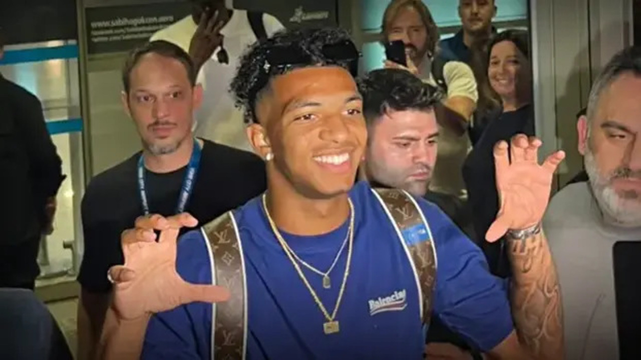Beşiktaş'ın yeni transferi Cher Ndour İstanbul'a geldi!
