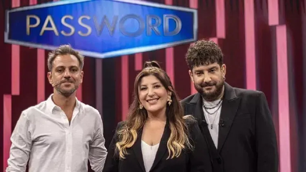 Ulan İstanbul'un Karlos ve Yaren'i Password'de buluştu! Erkan Kolçak Köstendil ve Şebnem Bozoklu'dan düet