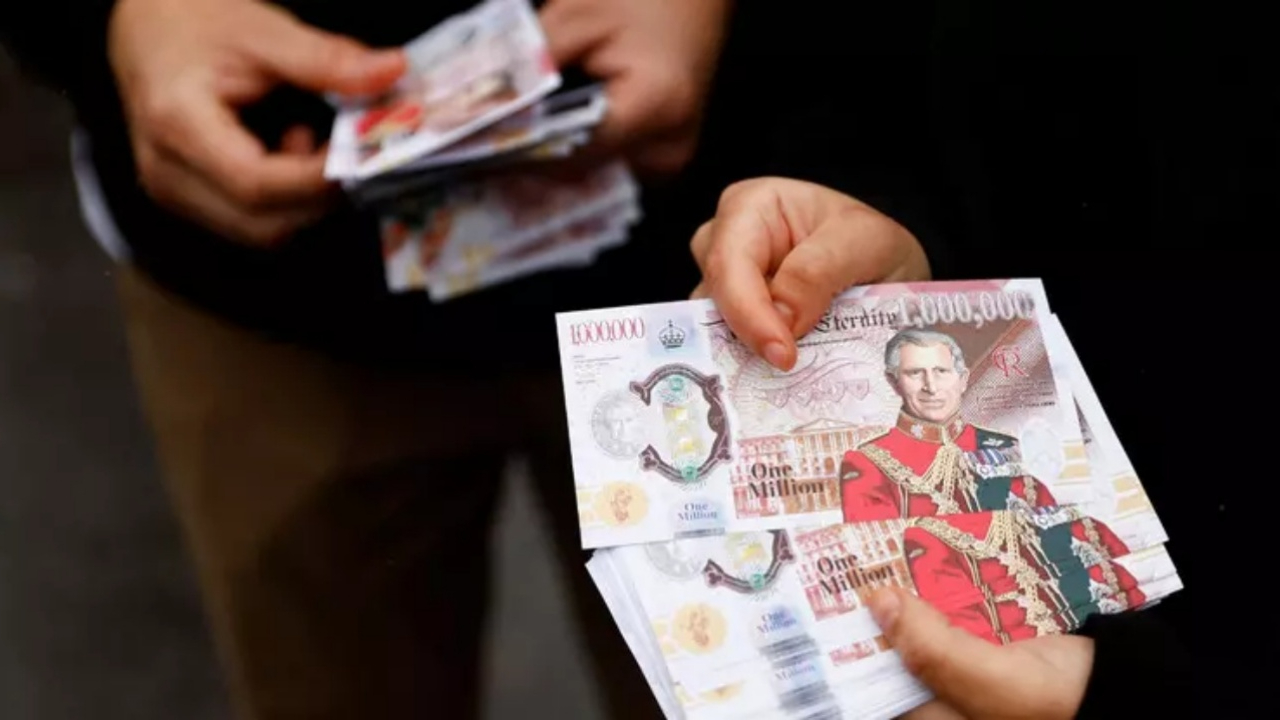 Kral Charles'ın banknotları açık artırmada rekor fiyata satıldı