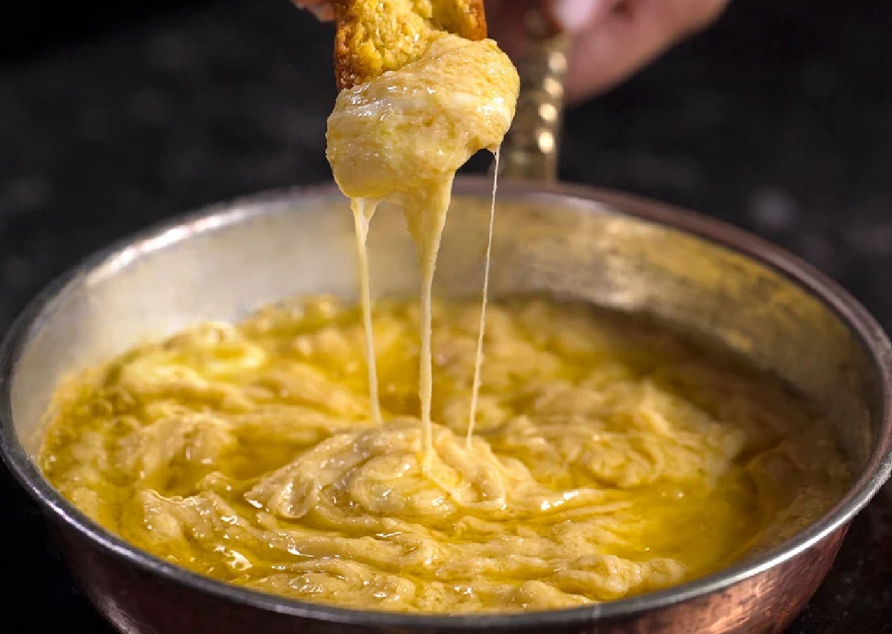 Mısır unu, tereyağı ve peynirin mükemmel hali! MasterChef muhlama tarifi nasıl yapılır?