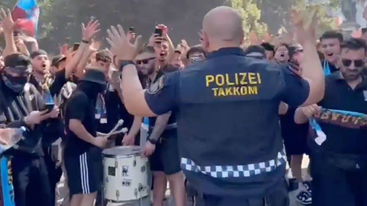 Trabzonsporlu taraftarlar Viyana polisine üçlü çektirdi