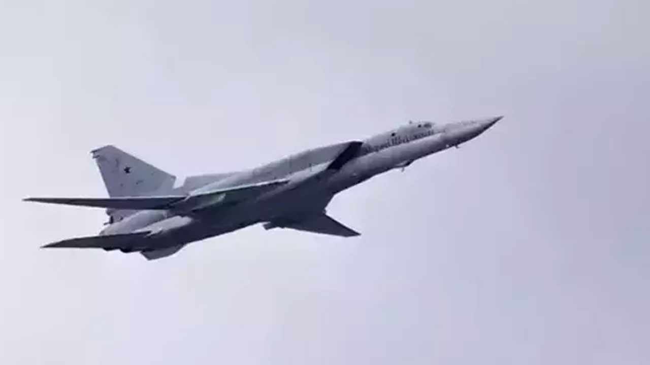 Rusya Savunma Bakanlığı açıkladı! Issız bir bölgeye bombardıman uçağı düştü
