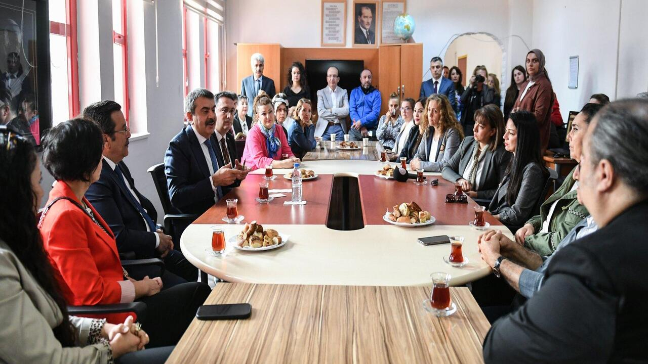 MEB duyurdu: Binlerce öğretmen bekliyordu! Atama sonuçları açıklandı...