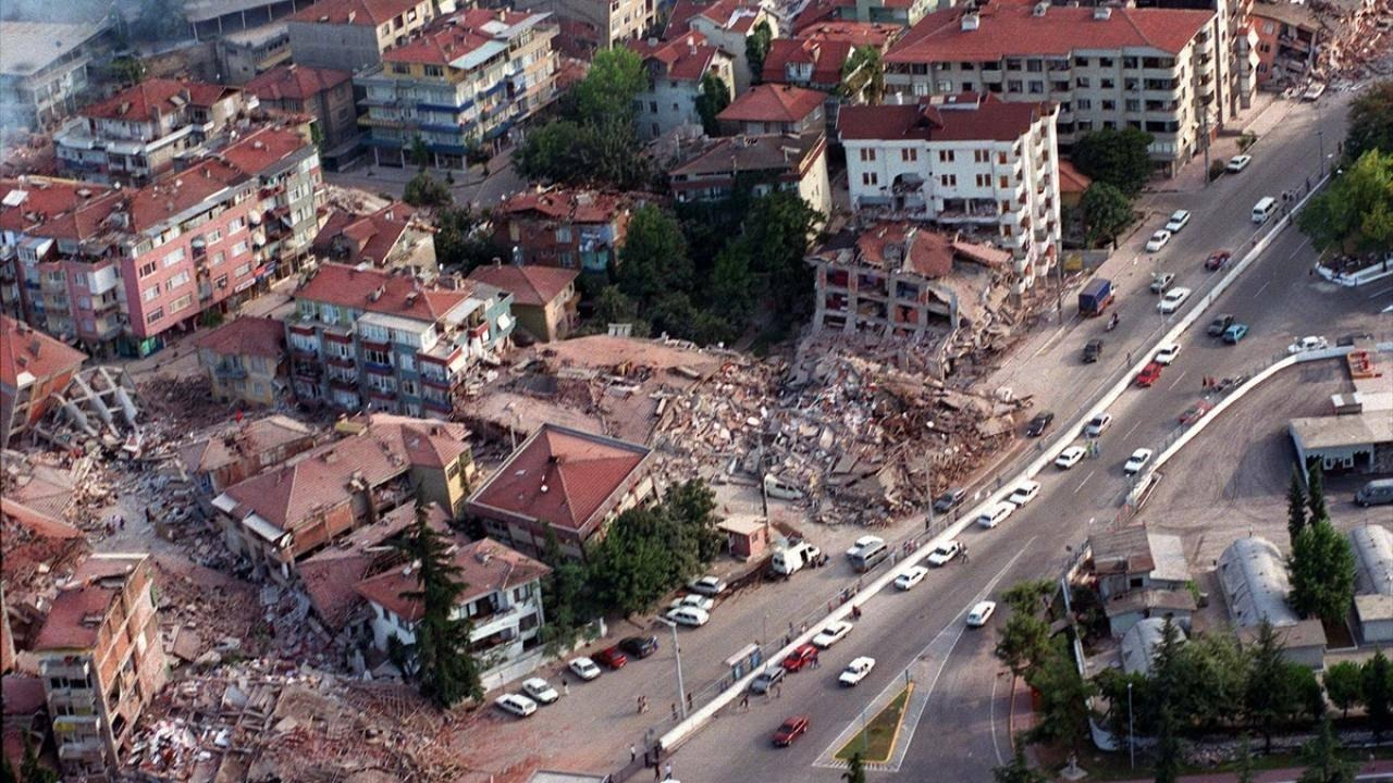 Prof. Dr. Şükrü Ersoy'dan Marmara depremi açıklaması! Tsunami için uyardı