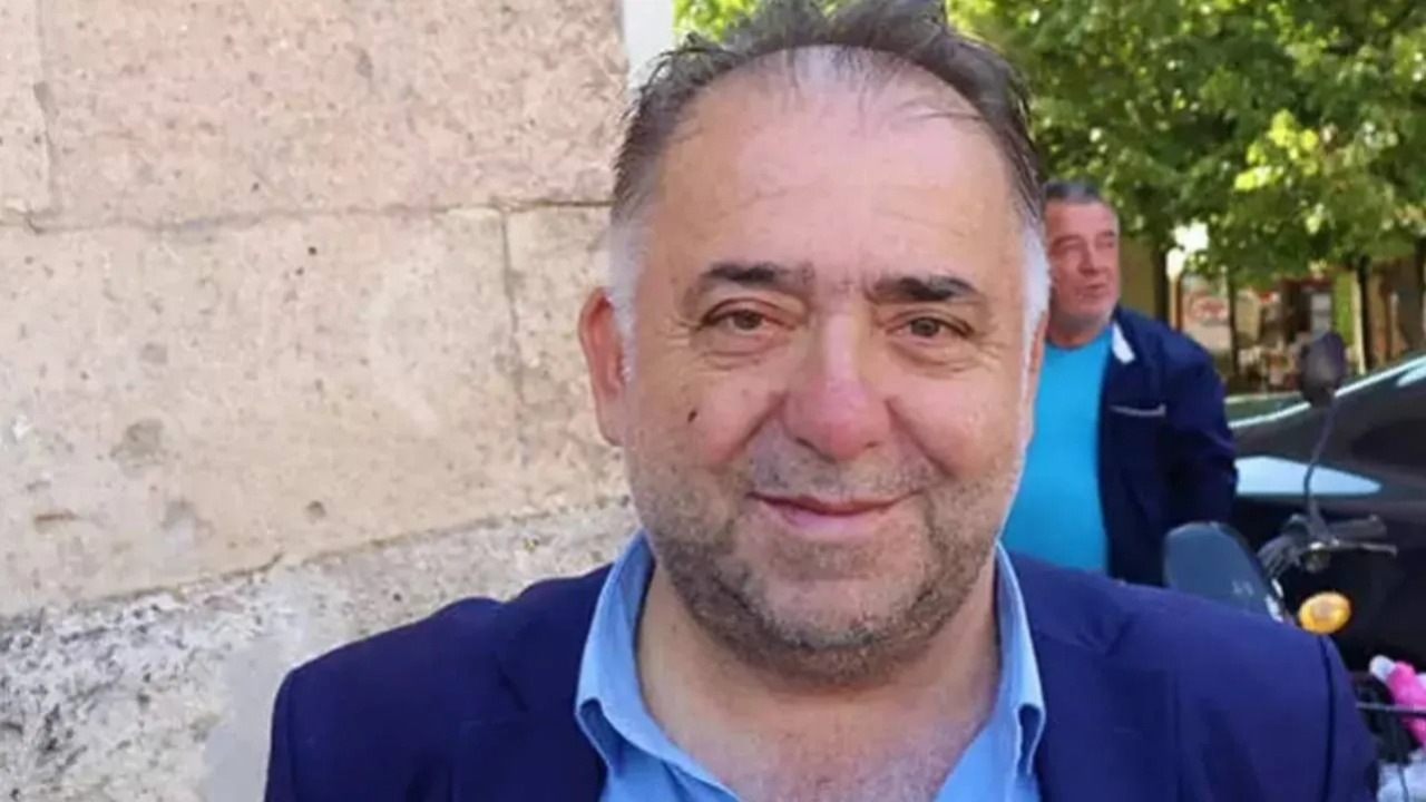 Bir yıldız daha kaydı! Yeşilçam'ın usta ismi Hababam Sınıfı'nın 'Bacaksız'ı Tuncay Akça hayatını kaybetti