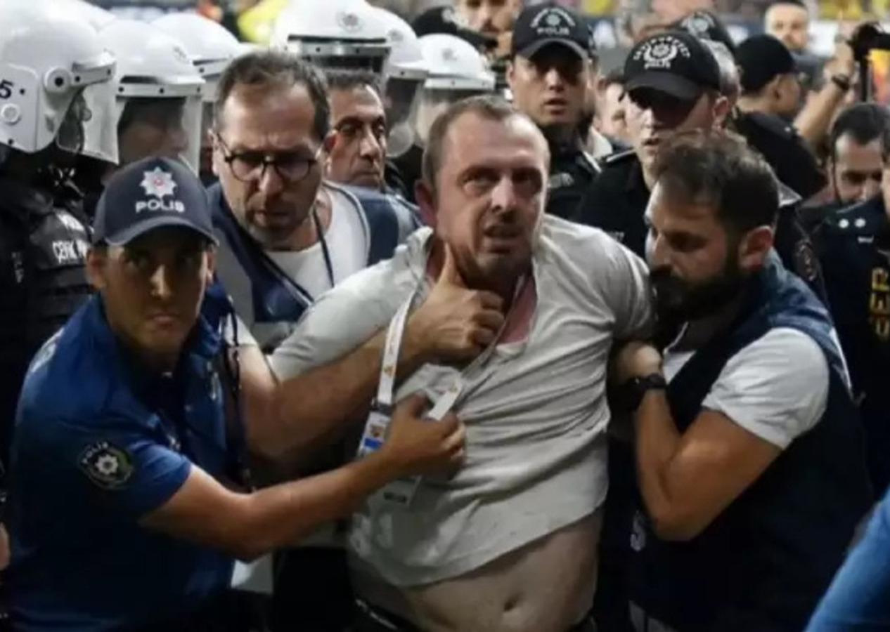 Göztepe - Fenerbahçe maçında Ali Koç'a saldıran şahıs gözaltına alındı!