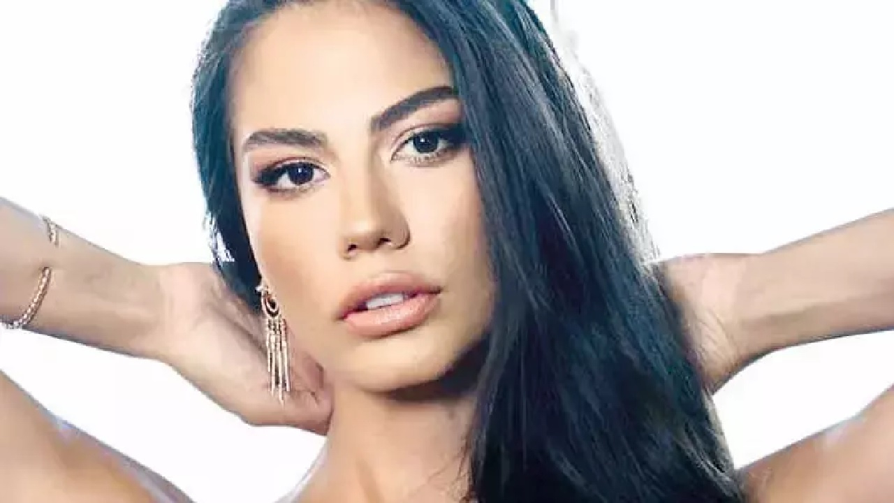 Oyuncu Demet Özdemir'in havuz pozları yürek hoplattı...