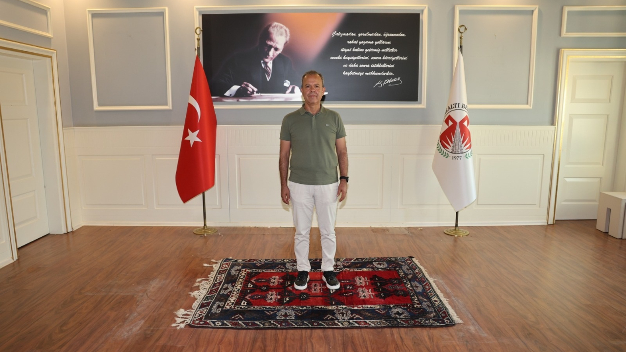 CHP'li belediyeye haciz şoku! Belediye Başkanının makam odasındaki eşyalar alındı