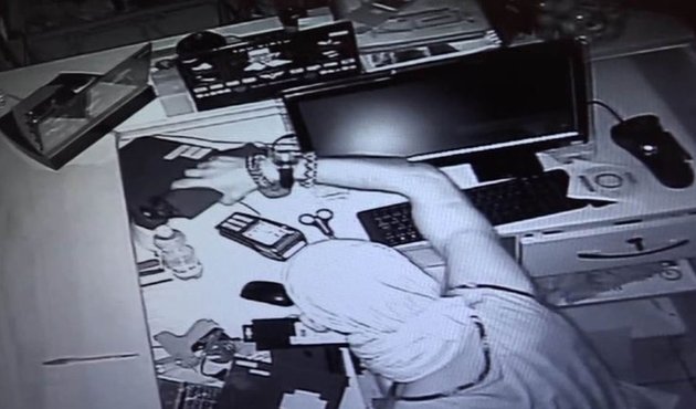 Hırsızın pişkinliği pes dedirtti! Polise yakalanınca patron numarası yaptı...