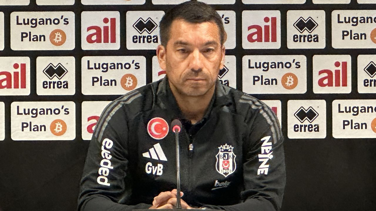 Giovanni van Bronckhorst, takımdan ayrılacak isimleri açıkladı: 2 ismi işaret etti!