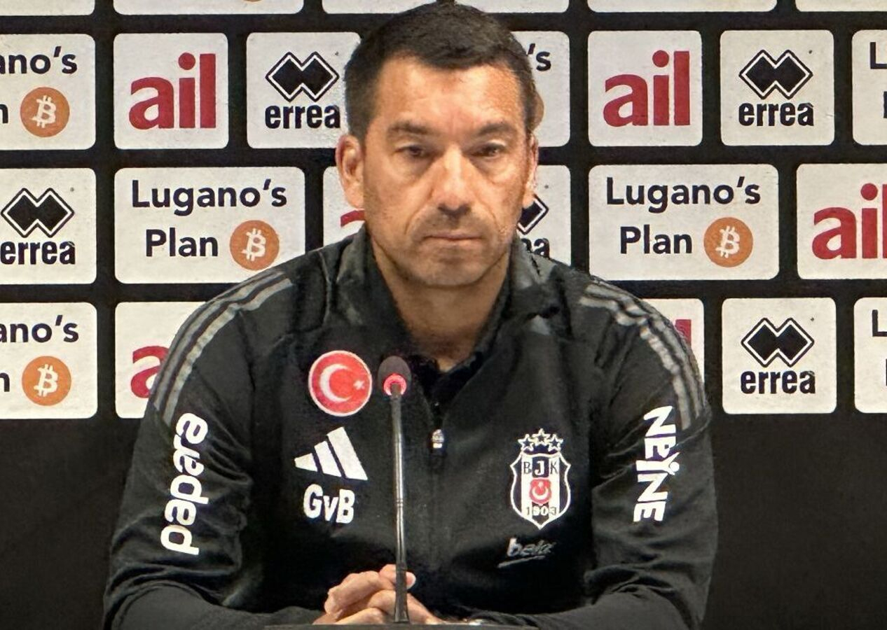 Giovanni van Bronckhorst, takımdan ayrılacak isimleri açıkladı: 2 ismi işaret etti!