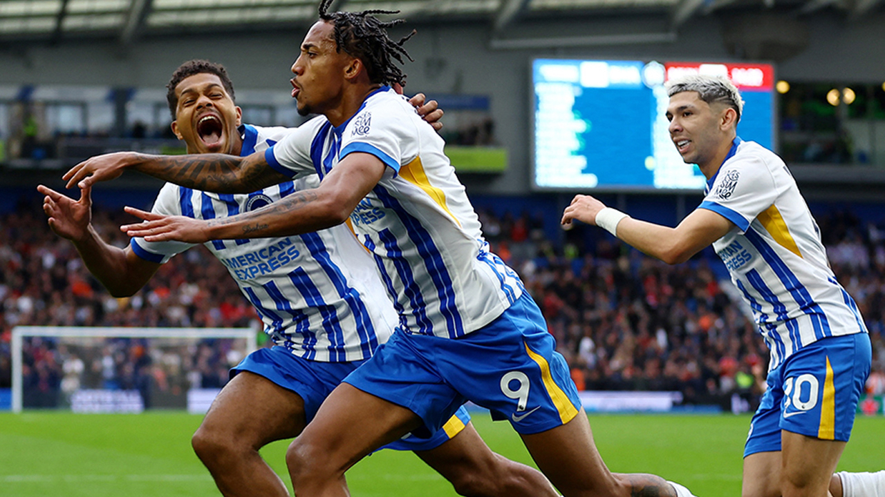 Manchester United'a sezonun ilk darbesi Ferdi Kadıoğlu'nun yeni takımı Brighton'dan! 2'de 2 yaptılar...