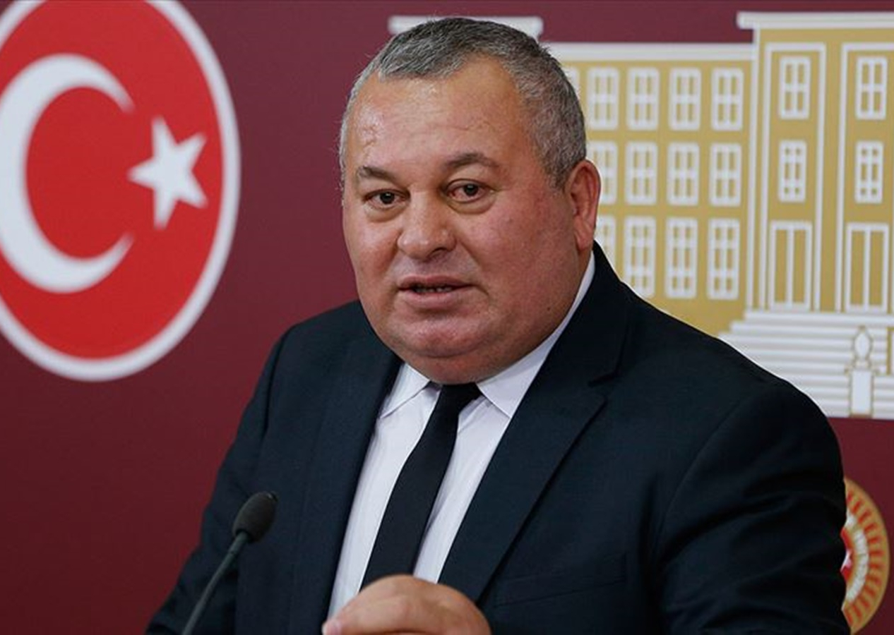 Cemal Enginyurt'un Allah'a küfür edip meclisi birbirine kattığı anlar yeniden gündem oldu