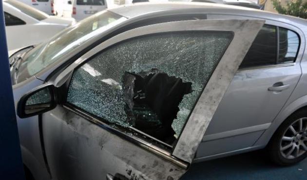 Otomobilin camını kırıp 39 bin lirayı çaldılar...