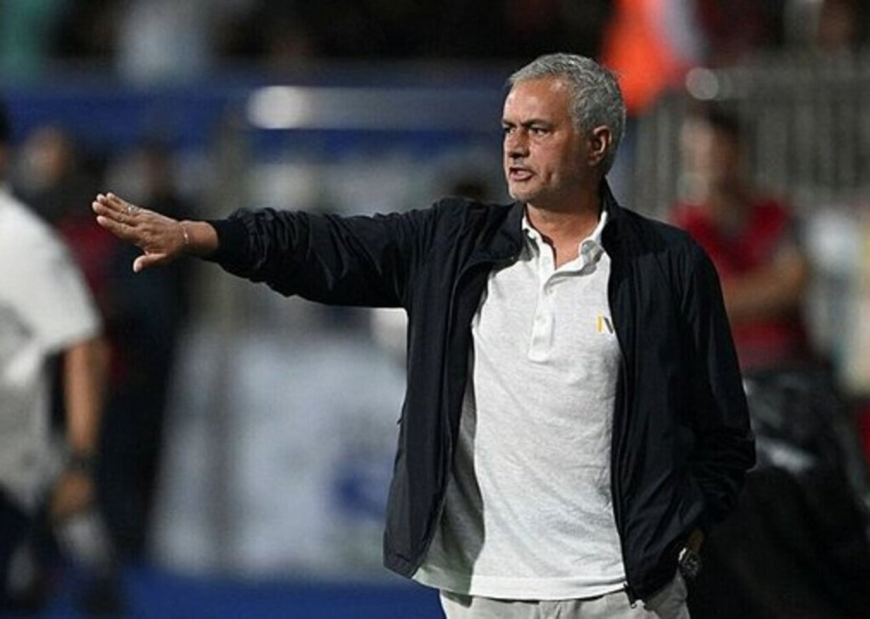 Jose Mourinho'dan dikkat çeken açıklama: Çok kötü bir hakem ve VAR kararlarına karşı oynadık!