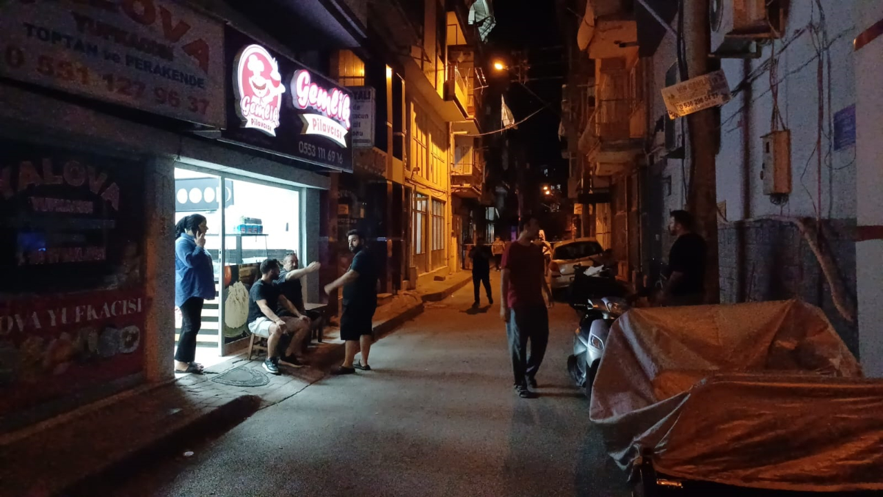 Bursa'da silahlı kavga çıktı kahvehanenin önünde oturan 3 kişi vuruldu