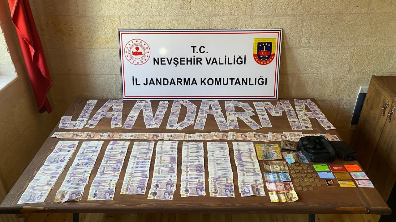 Şaka değil gerçek! Nevşehir'de turistin çantasını yine turist çaldı!