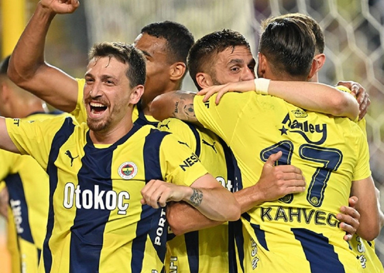 Fenerbahçeli futbolcular Galatasaray'ın elenmesiyle böyle dalga geçtiler!