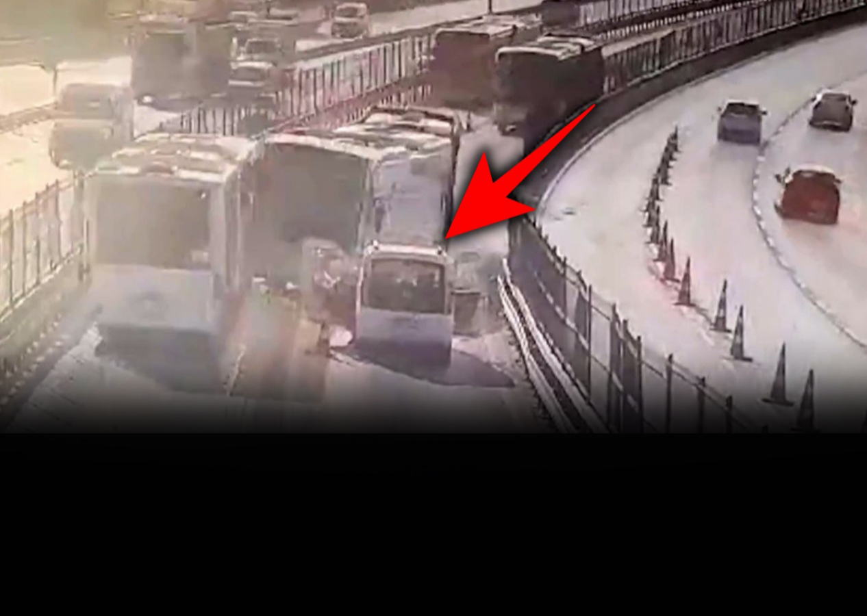 Sefaköy'deki metrobüs kazasının yeni görüntüleri ortaya çıktı! İBB'ye ait araç kazaya neden olmuş...