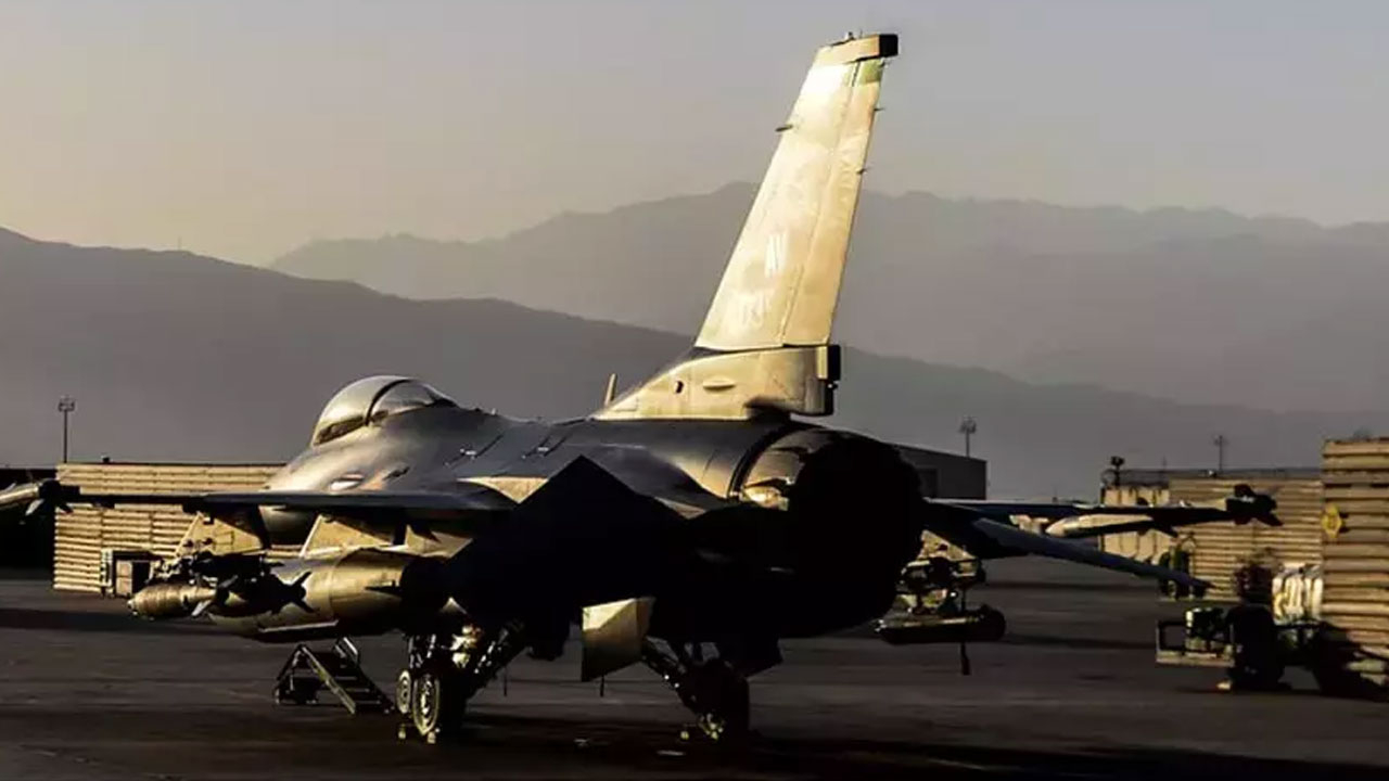 Resmen doğrulandı! Ukrayna'da F-16 uçağı düştü