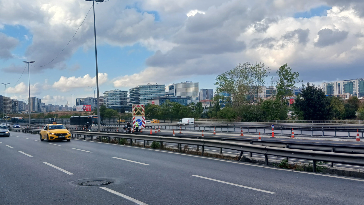 Ölümlü metrobüs kazası sonrası olay yerine İBB'den ışıklı tabelalı önlem!