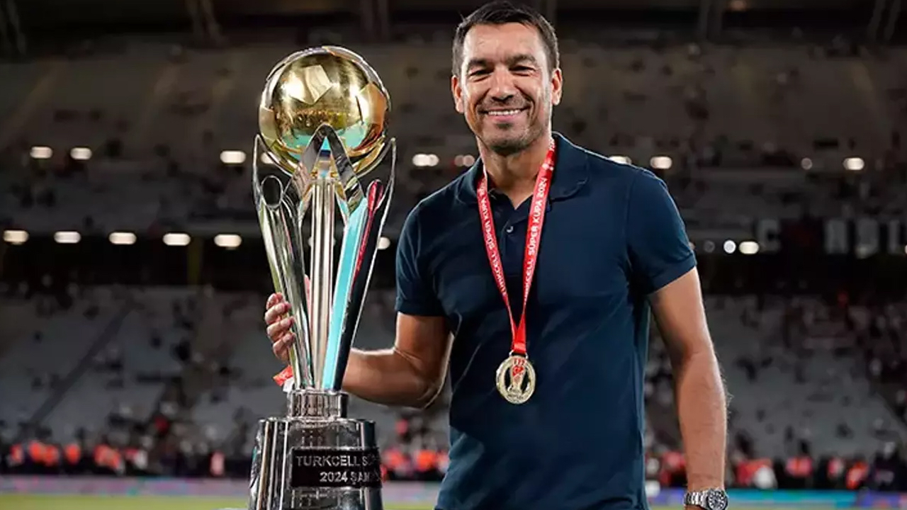 Beşiktaş'a Giovanni van Bronckhorst'un eli değdi! 5 maçta tam 19 gol