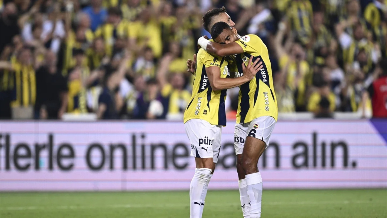 Fenerbahçe'de moralleri bozan sakatlık: Maçı yarıda bıraktı!