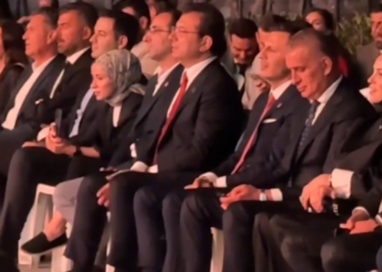 Hacıosmanoğlu Külliye'deki 30 Ağustos resepsiyonuna davet edilmeyince İmamoğlu'nun resepsiyonuna gitti