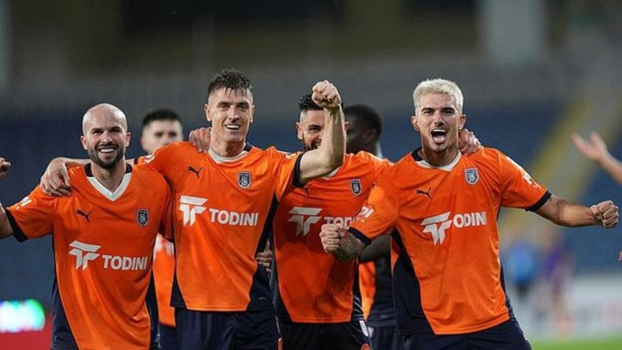 Başakşehir pes etmedi, ikinci yarı farka gitti! Başakşehir 5 - 2 Antalyaspor | Maçın özeti