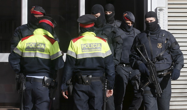 İspanya'da şoke eden baskın! Polis Katalan hükümetine operasyon yaptı...