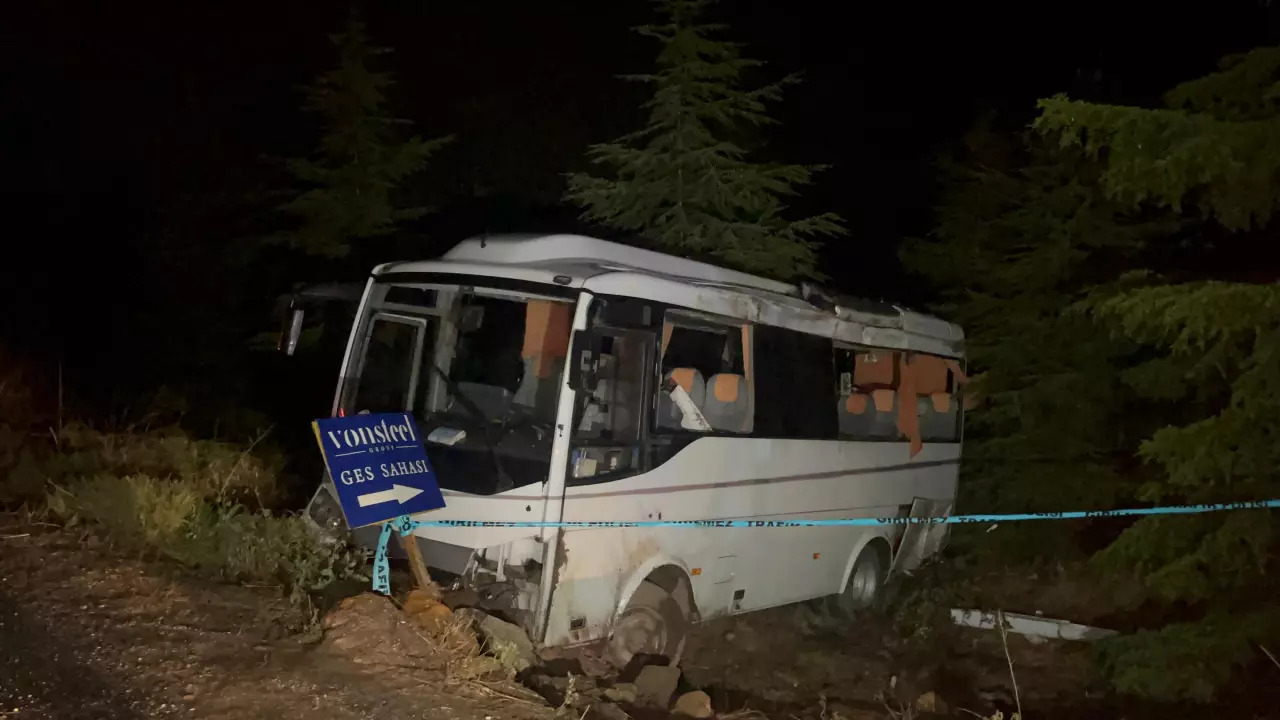 Eskişehir'de polisleri taşıyan minibüs şarampole devrildi! Çok sayıda polis yaralı...