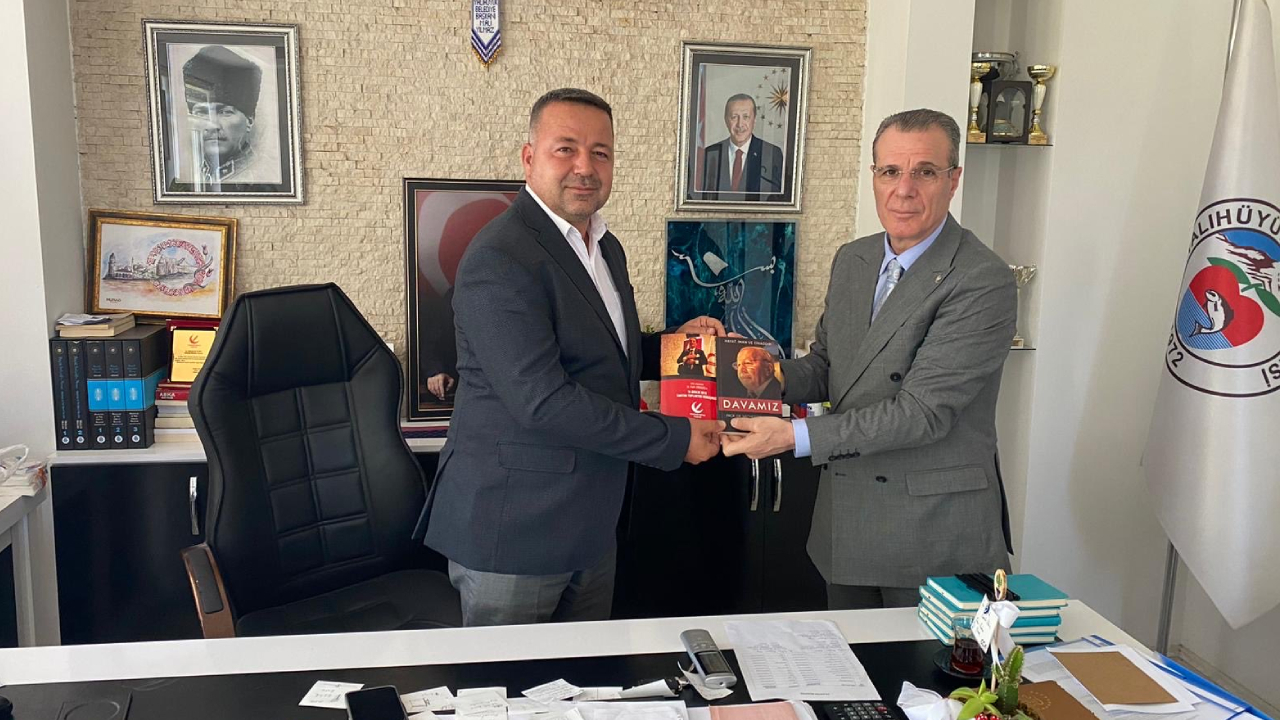 Yalıhüyük Belediye Başkanı Mehmet Ali Yılmaz ve beraberindeki 6 Meclis üyesi YRP'den ayrıldı